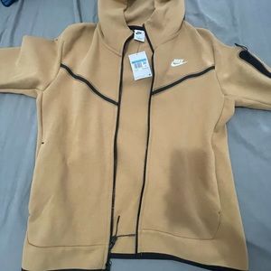Nike tech fleece -Brand new, never worn with tags